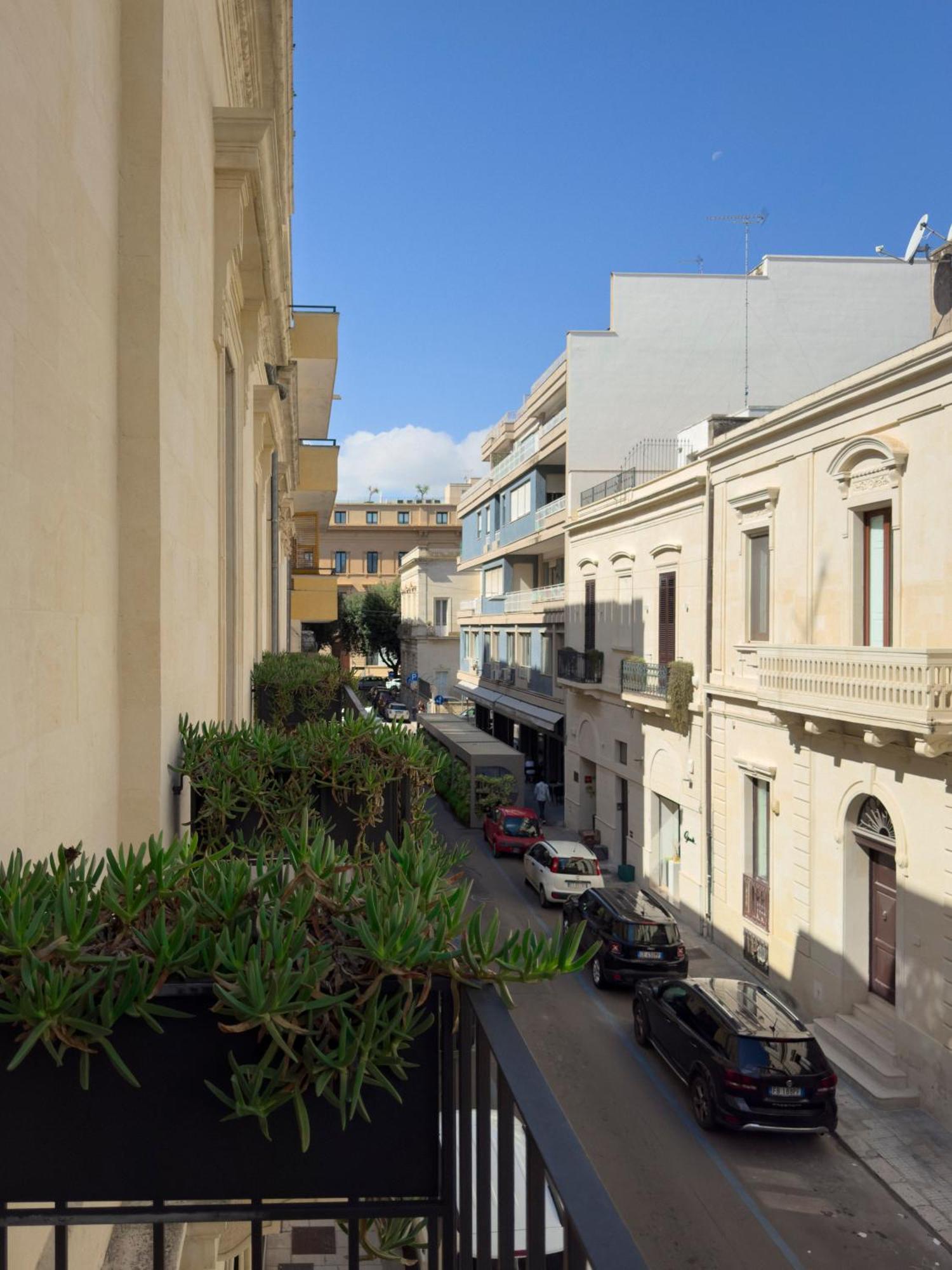 Casa 300Mila Hotel Lecce Exterior photo